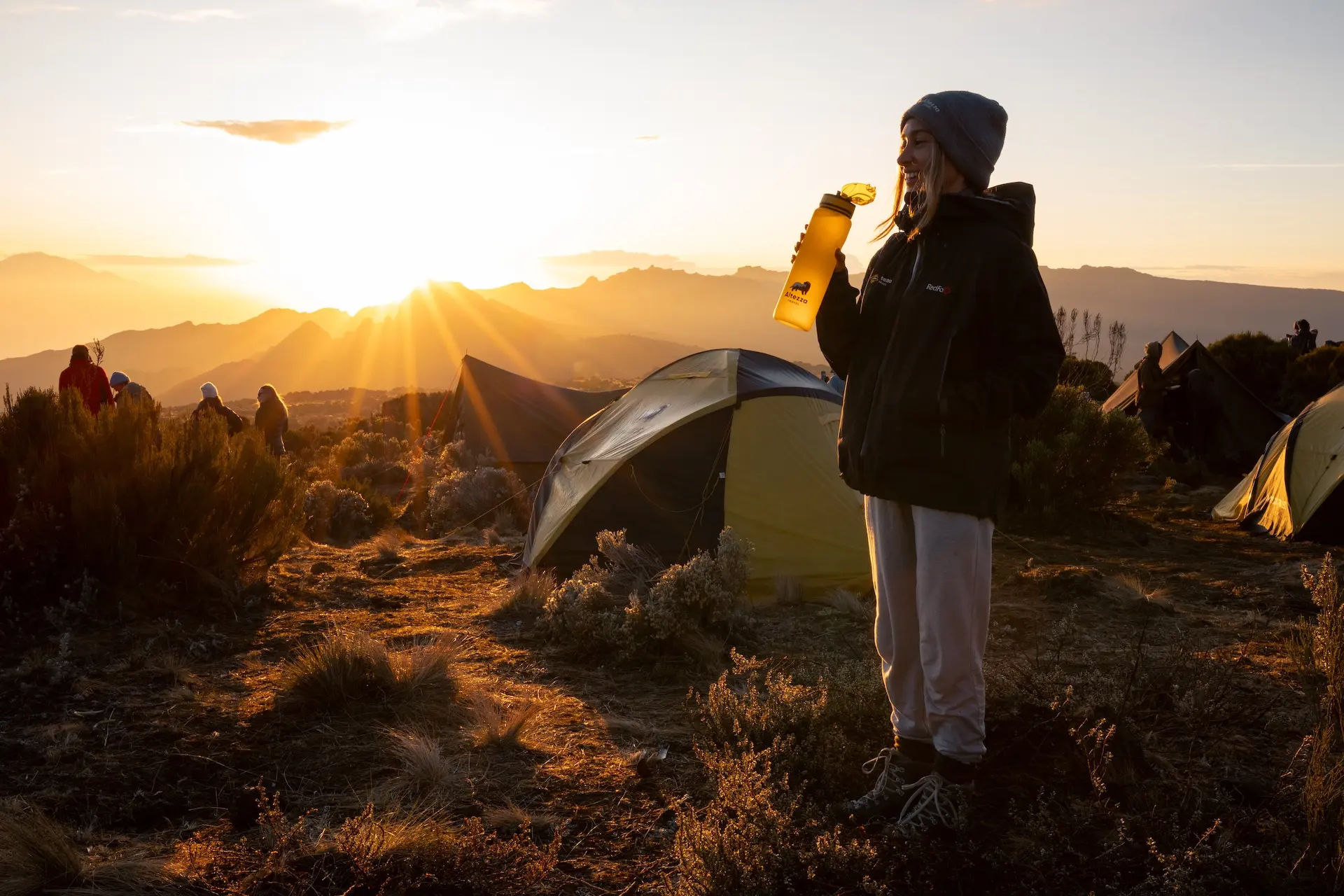 Un escursionista durante una spedizione Altezza Travel