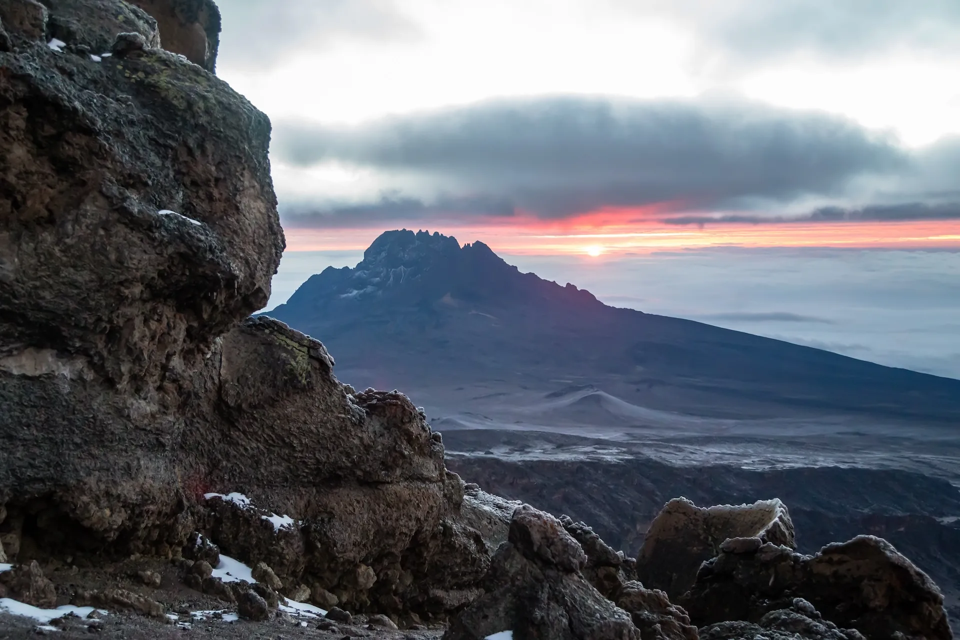 Su tutte le vie si possono ammirare panorami imponenti del Kilimangiaro