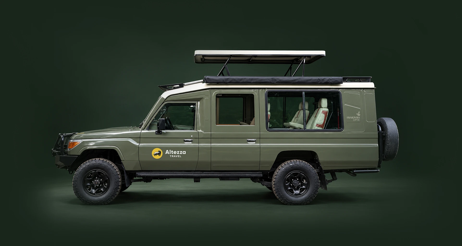 Toyota Land Cruiser Altezza con tetto panoramico da safari rialzato