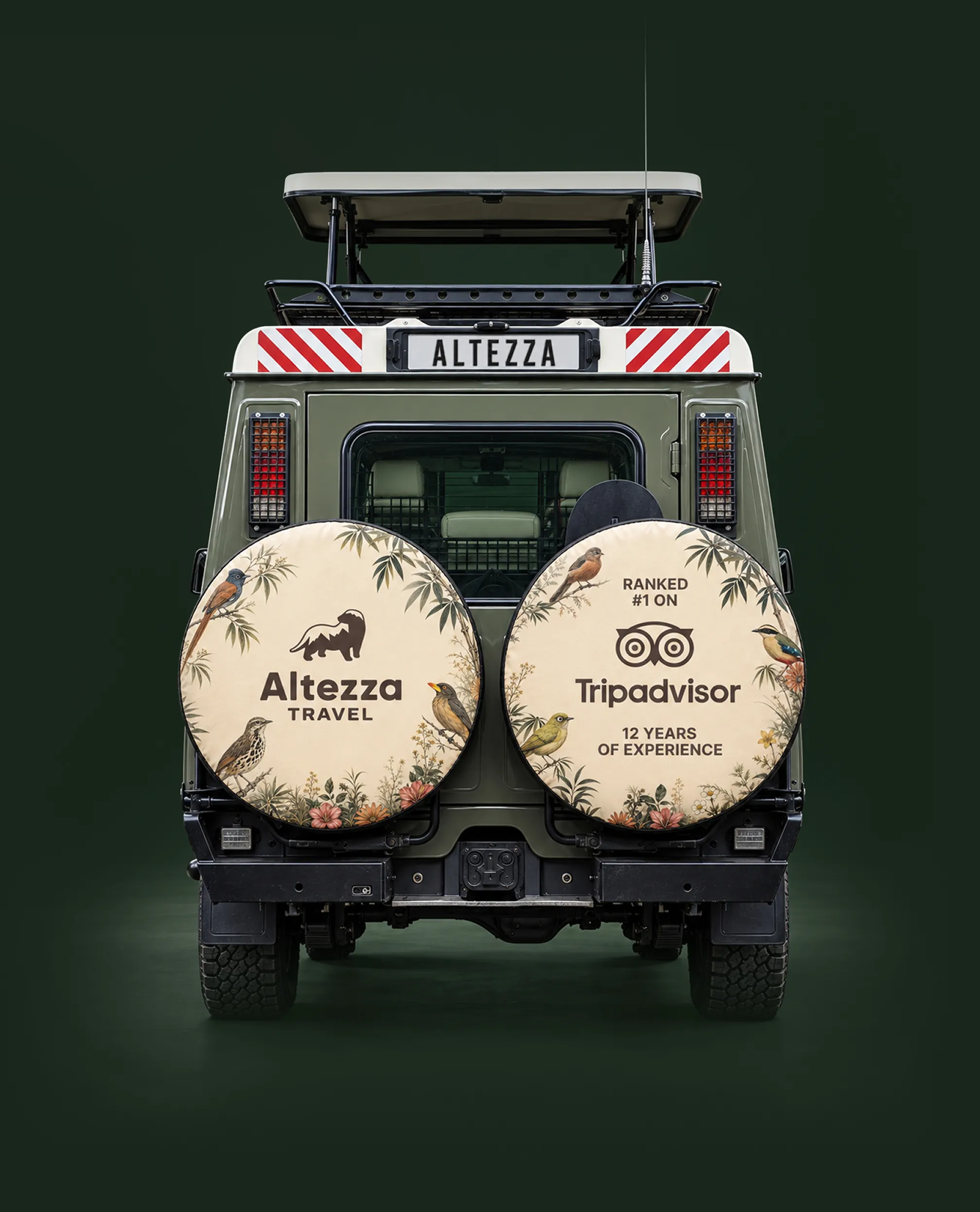 Vista posteriore di un Land Cruiser safari Altezza con tetto panoramico rialzato